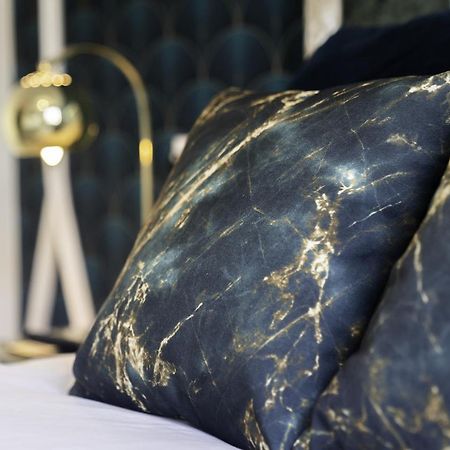Maevela Apartments - Ultra Lavish Luxury 2 Bed Apartment City Centre - With Balcony - Free Secure Parking - Ps4 & Smart Tv'S Birmingham Exteriör bild