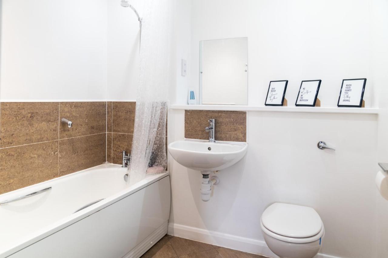 Maevela Apartments - Ultra Lavish Luxury 2 Bed Apartment City Centre - With Balcony - Free Secure Parking - Ps4 & Smart Tv'S Birmingham Exteriör bild