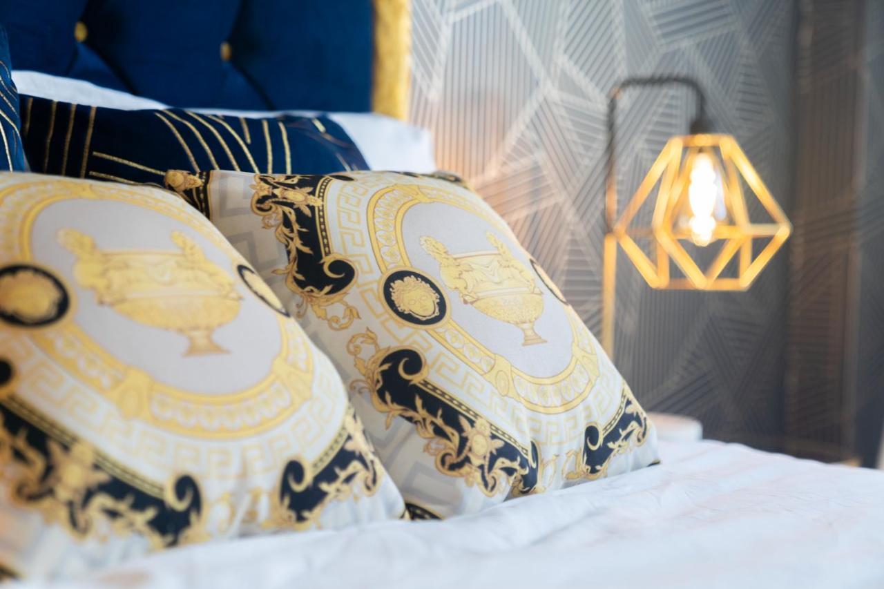 Maevela Apartments - Ultra Lavish Luxury 2 Bed Apartment City Centre - With Balcony - Free Secure Parking - Ps4 & Smart Tv'S Birmingham Exteriör bild