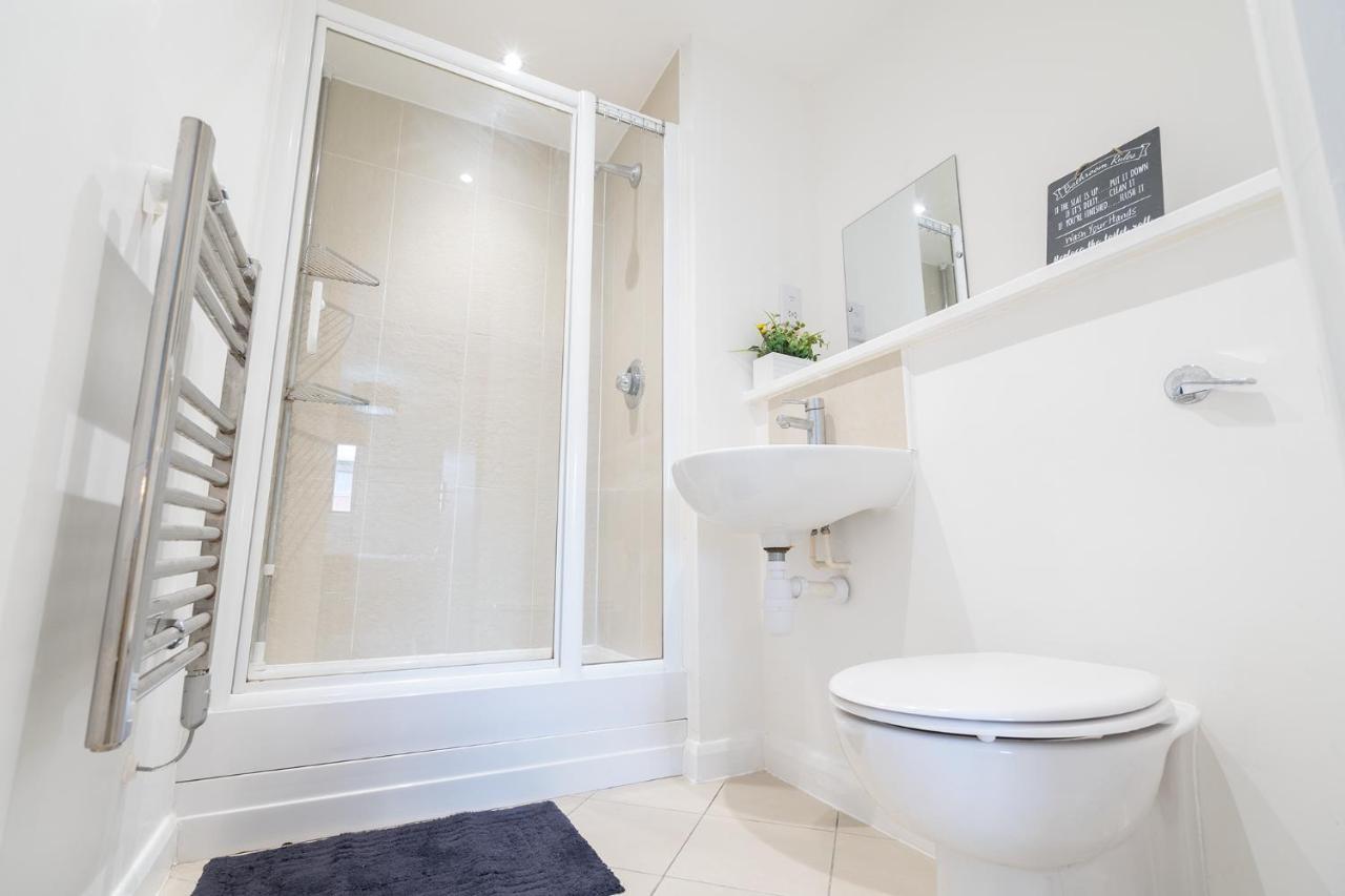 Maevela Apartments - Ultra Lavish Luxury 2 Bed Apartment City Centre - With Balcony - Free Secure Parking - Ps4 & Smart Tv'S Birmingham Exteriör bild