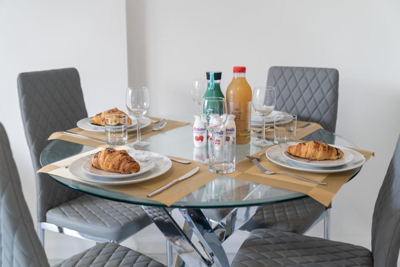 Maevela Apartments - Ultra Lavish Luxury 2 Bed Apartment City Centre - With Balcony - Free Secure Parking - Ps4 & Smart Tv'S Birmingham Exteriör bild