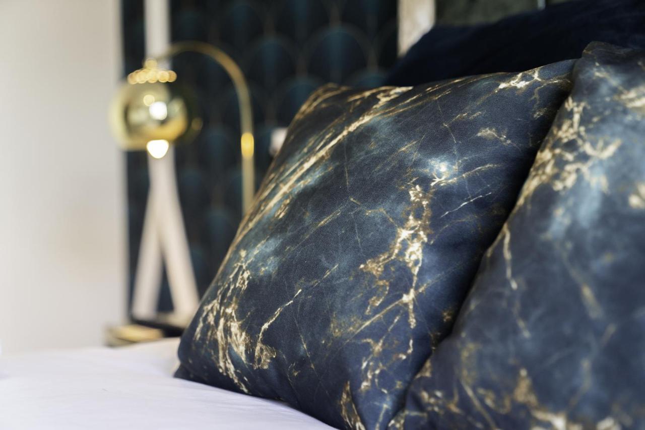 Maevela Apartments - Ultra Lavish Luxury 2 Bed Apartment City Centre - With Balcony - Free Secure Parking - Ps4 & Smart Tv'S Birmingham Exteriör bild